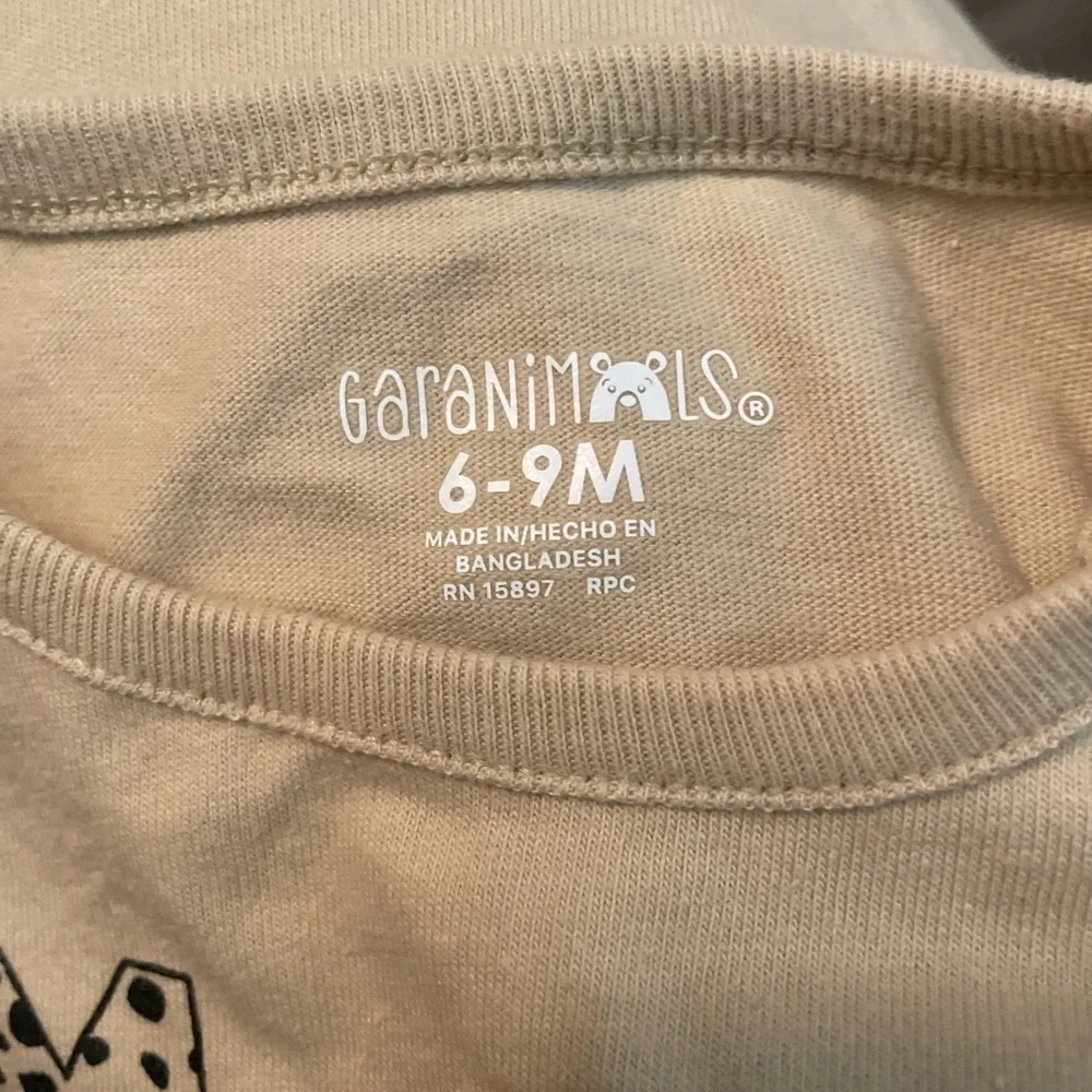 Garanimals Beige Long Sleeve Onesie and Black Heart Leggings Set size 6/9M